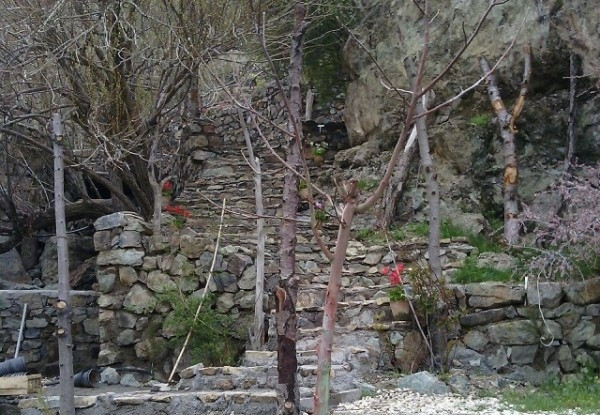 مهمانپذیر ارگ سنگی سنگان