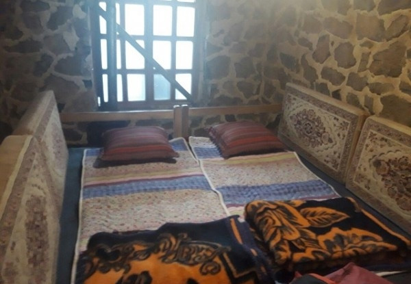 مهمانپذیر ارگ سنگی سنگان