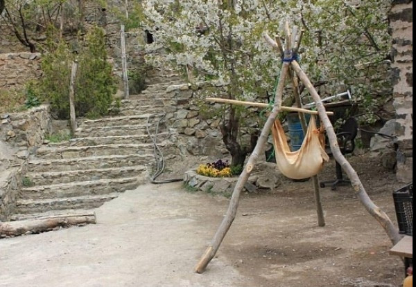 مهمانپذیر ارگ سنگی سنگان