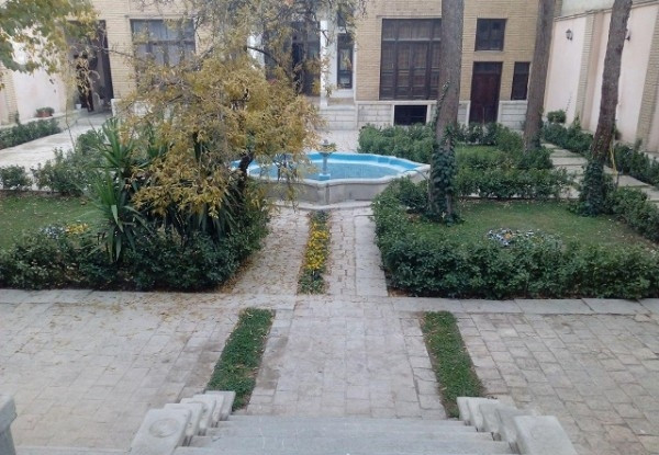 هتل نصف جهان