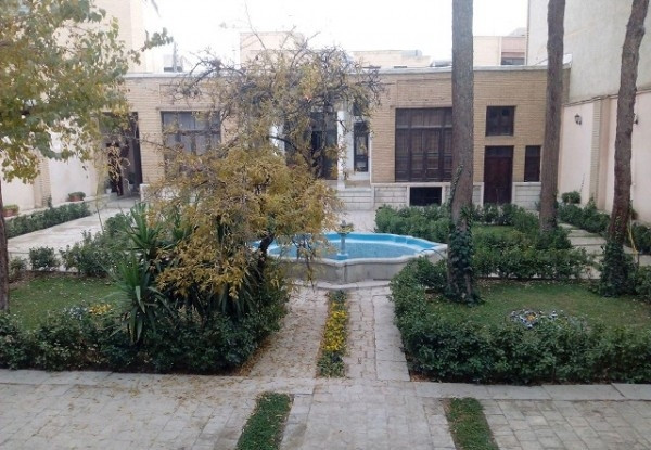 هتل نصف جهان