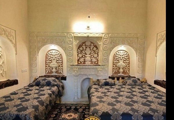 هتل خادمی