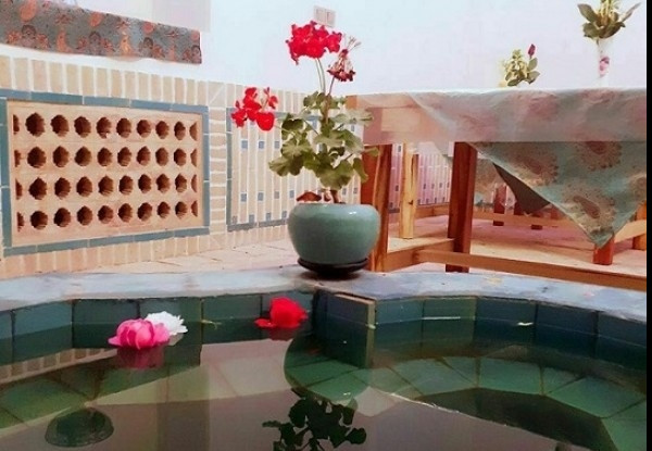 هتل خادمی