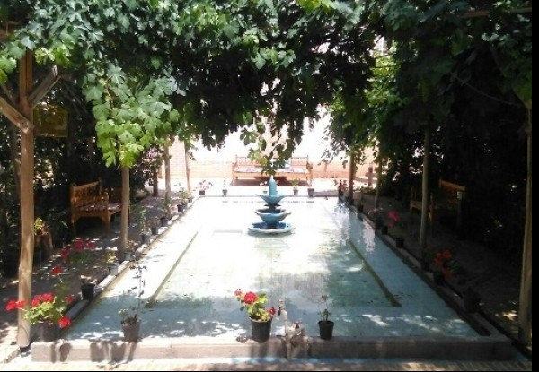 هتل خادمی
