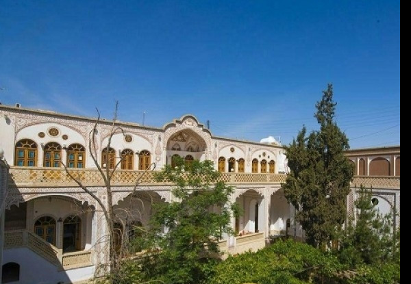 هتل خادمی