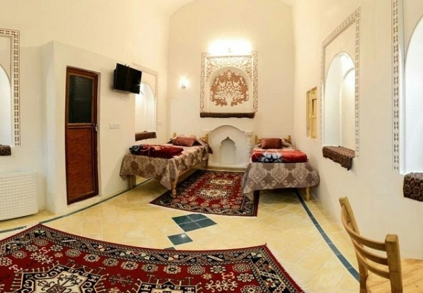 هتل خادمی