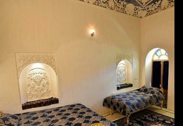 هتل خادمی