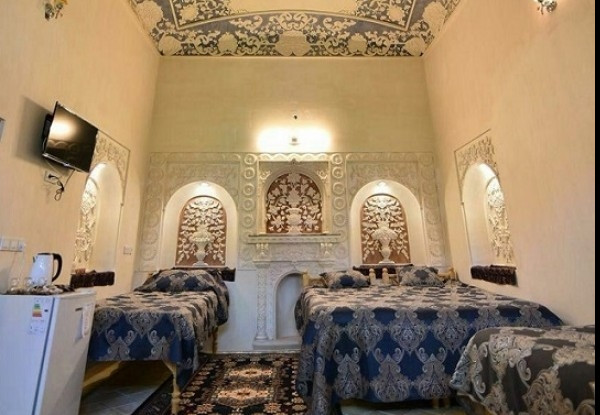 هتل خادمی
