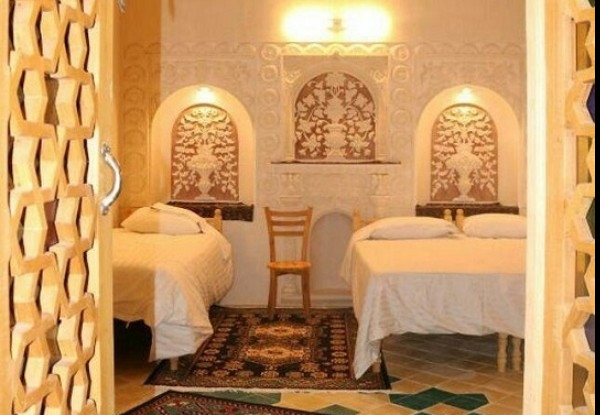 هتل خادمی