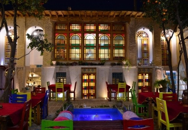 هتل عمارت هفت رنگ