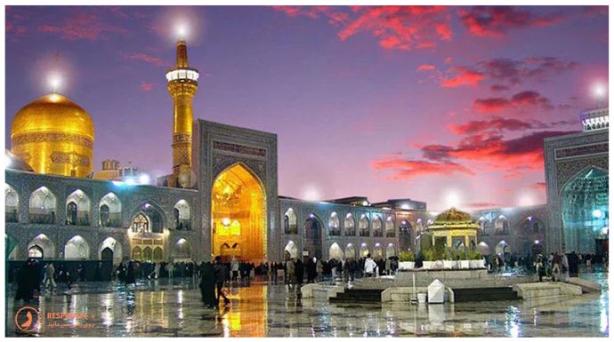 مسافران تور مشهد از ارومیه در حال زیارت حرم امام رضا در شهر مشهد هستند