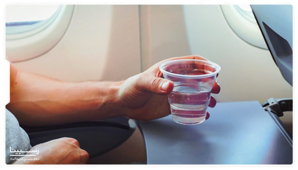 نوشیدن آب در پرواز برای آبرسانی پوست