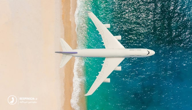 تصویر هواپیما بر فراز دریا