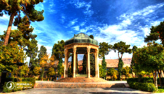  آرامگاه حافظ در شیراز
