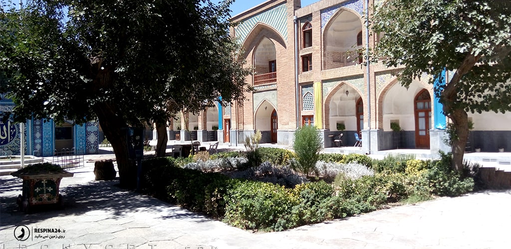 مدرسه عباس قلی خان از مکان های دیدنی مشهد نزدیک حرم
