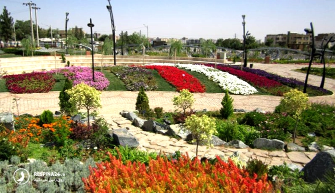 تصویری از باغ گلها مشهد در روز 