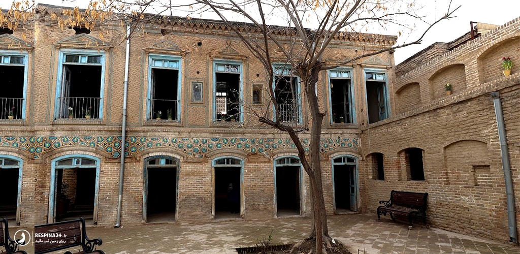 محوطه داخلی خانه غفوری از مکان های تاریخی مشهد