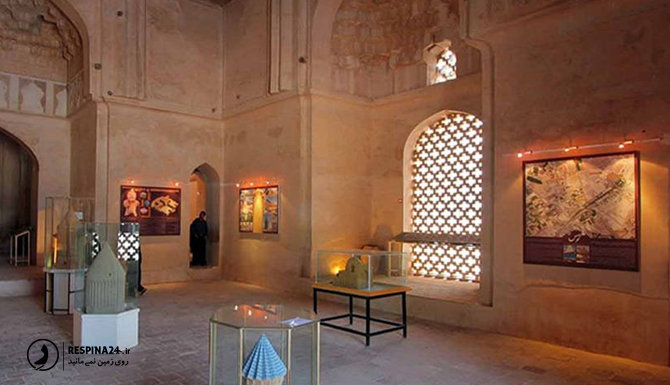 فضای داخلی بقعه هارونیه از مکان های تاریخی مشهد 