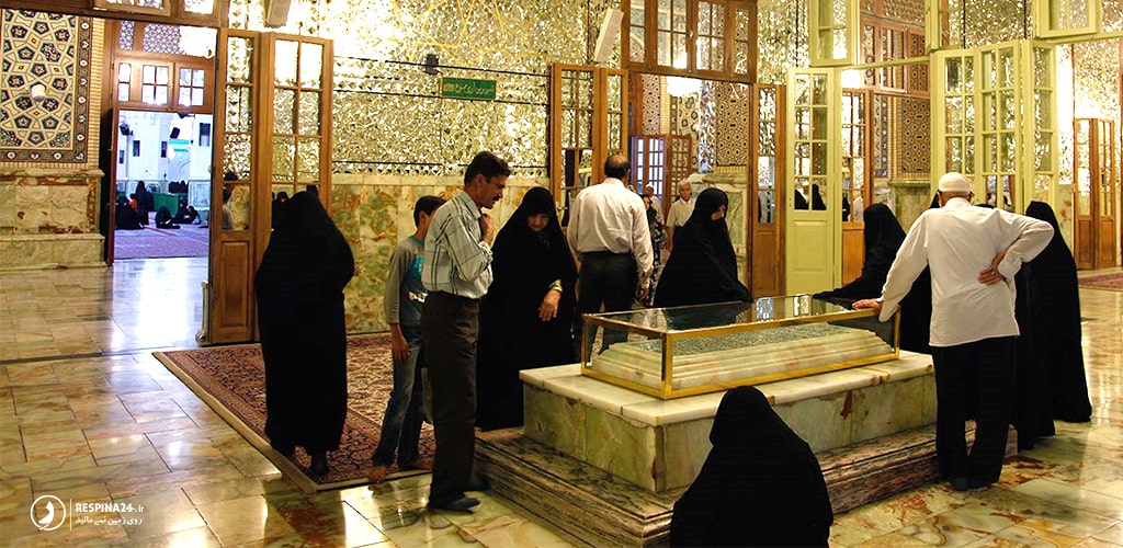 مقبره شیخ بهایی در صحن امام خمینی از مکان های تاریخی مشهد
