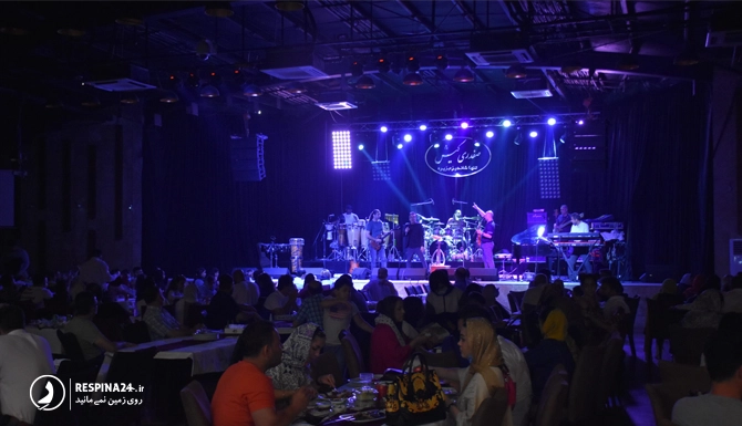 پخش زنده موسیقی در رستوران ساحلی صفدری کیش