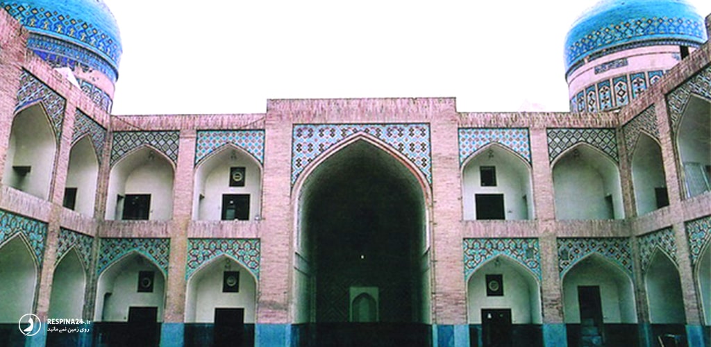 مدرسه دو در از مکان های تاریخی مشهد 