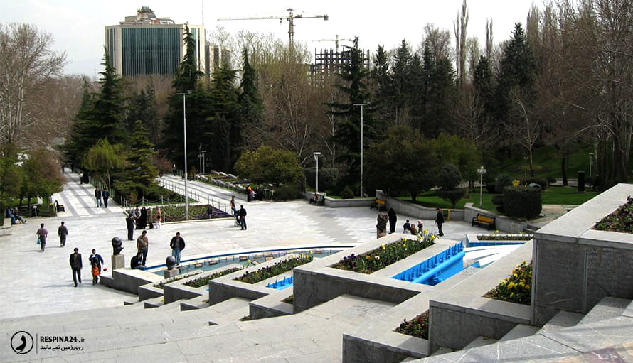 نمایی از ورودی اصلی پارک ملت تهران