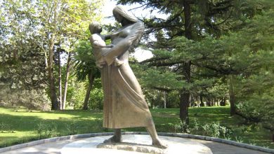پارک ملت تهران؛ مجسمه مادر و کودک