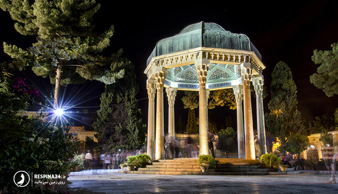 مقبره حافظ از مهم ترین جاهای دیدنی شیراز در شب