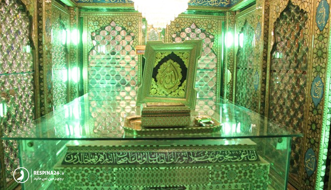 نمایی از مقبره امامزاده سید میر محمد در داخل ظریح