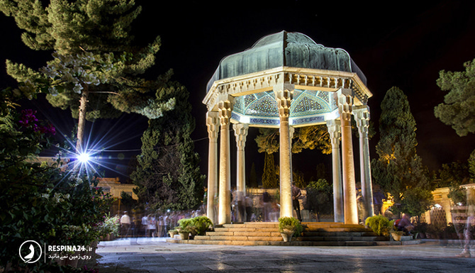 نمایی از آرامگاه حافظ