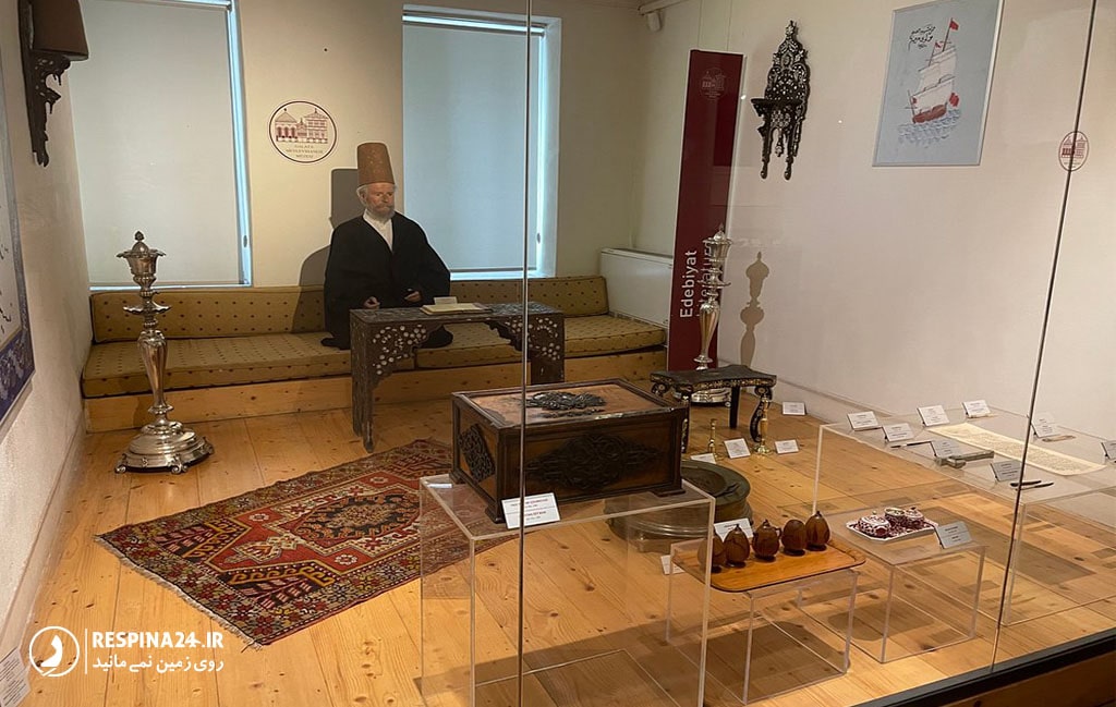 بخشی از وسایل مولوی و مجسمه رئال او در موزه مولوی گالاتا استانبول