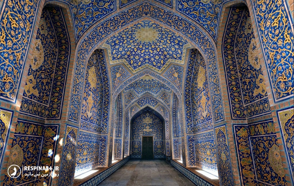 سالن ورودی مسجد شیخ لطف الله