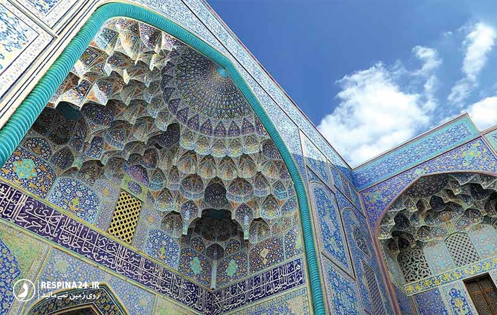 مقرنس کاری ورودی مسجد شیخ لطف الله