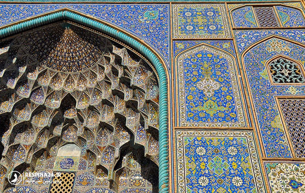 نقش و نگارهای کاشی کاری ورودی مسجد شیخ لطف الله