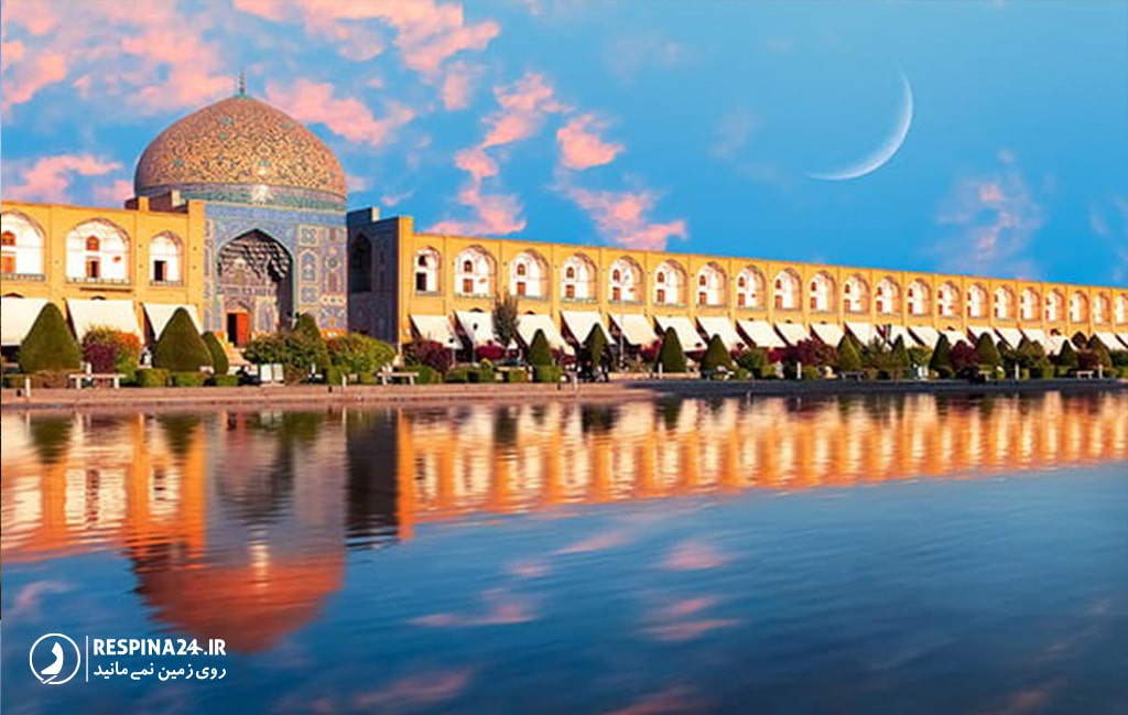 مسجد شیخ لطف الله از دور و در روز