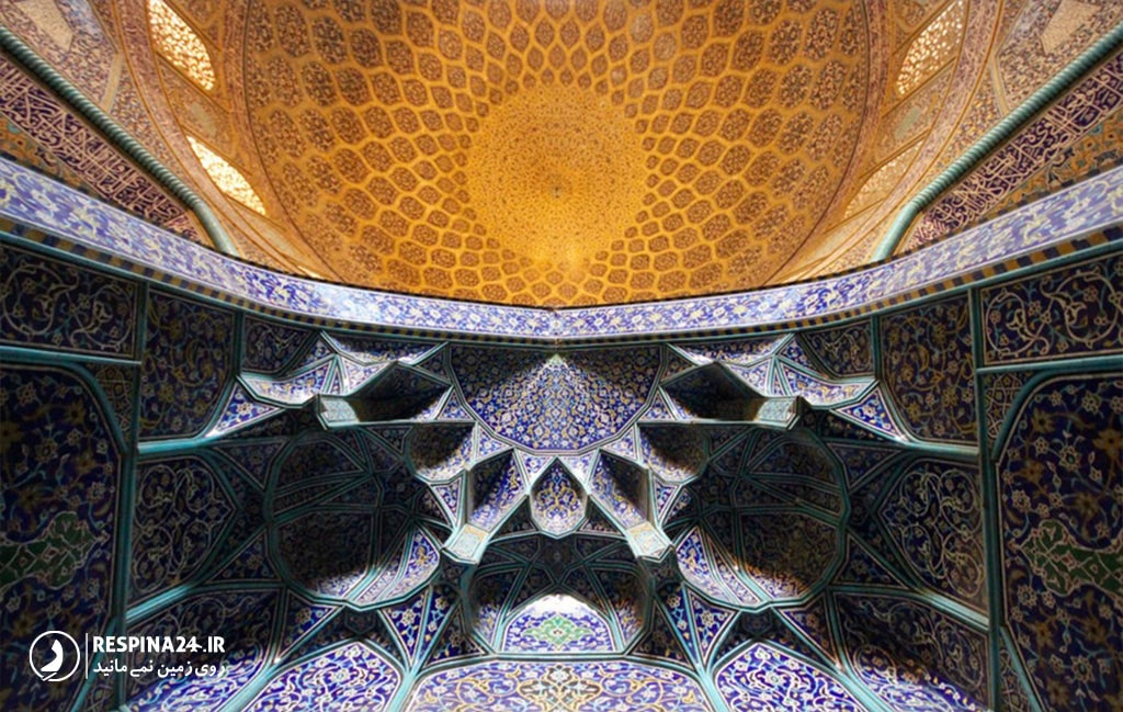 محراب و سقف شبستان مسجد شیخ لطف الله