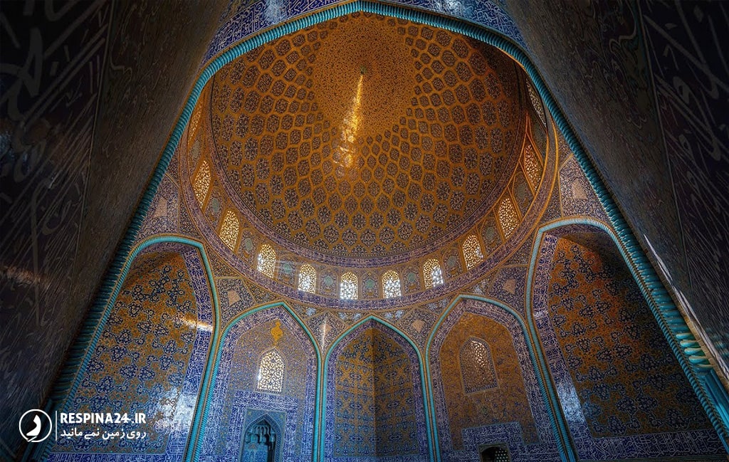 نقش طاووس در سقف گنبد مسجد شیخ لطف الله اصفهان