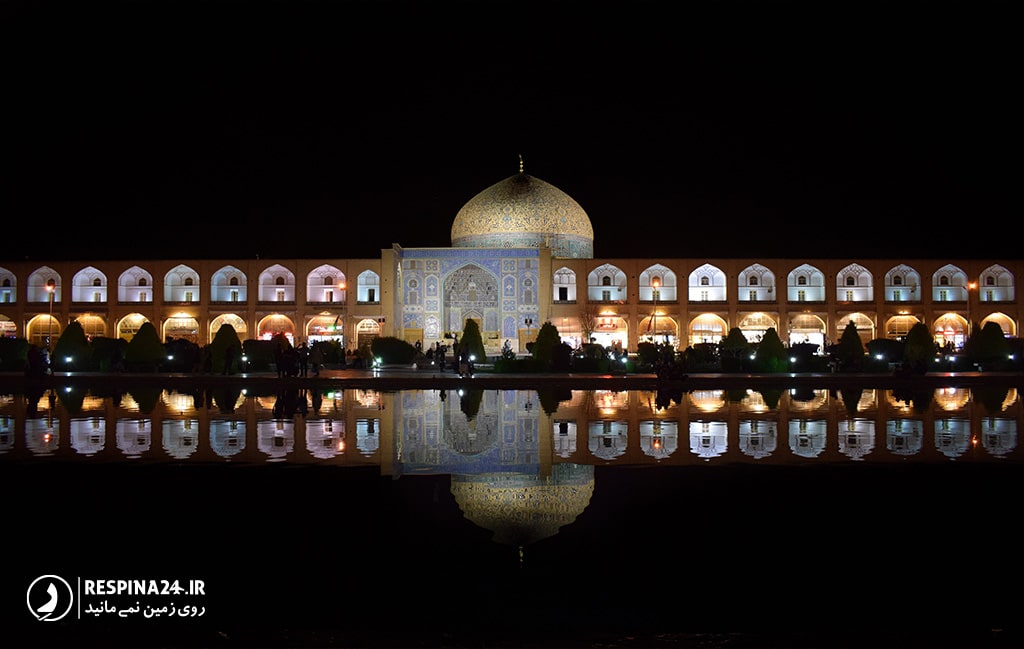 گنبد مسجد شیخ لطف الله در شب