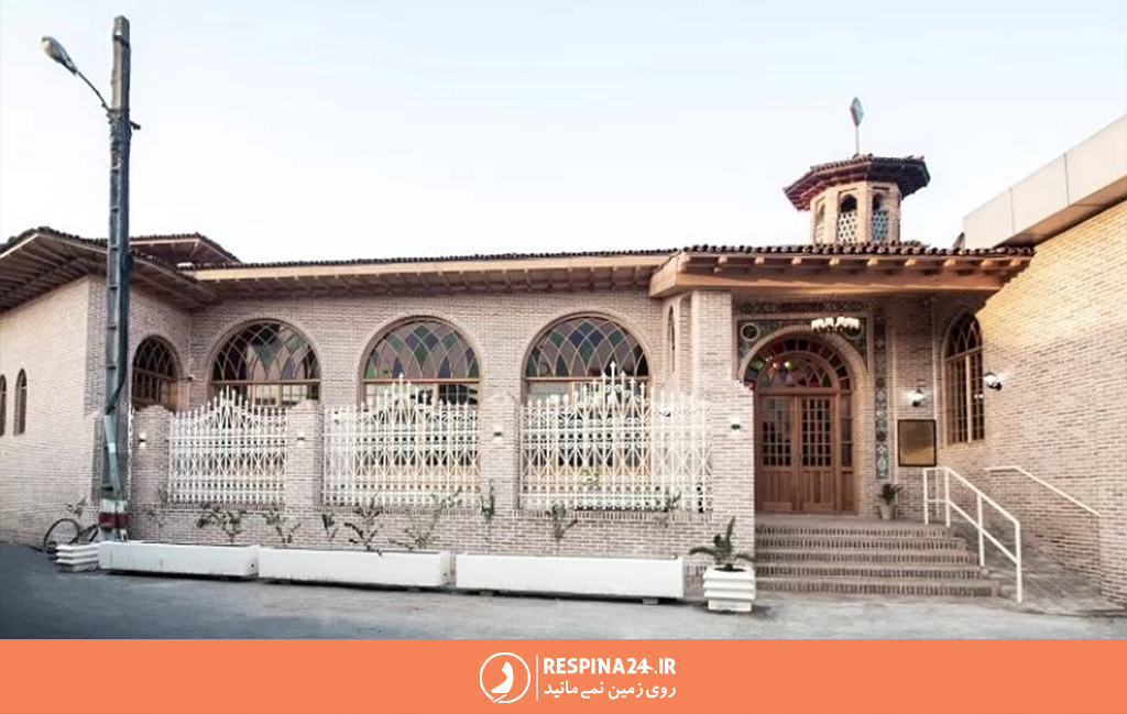 مسجد صفی و محوطه بیرونیش در نزدیکی باغ محتشم رشت .
