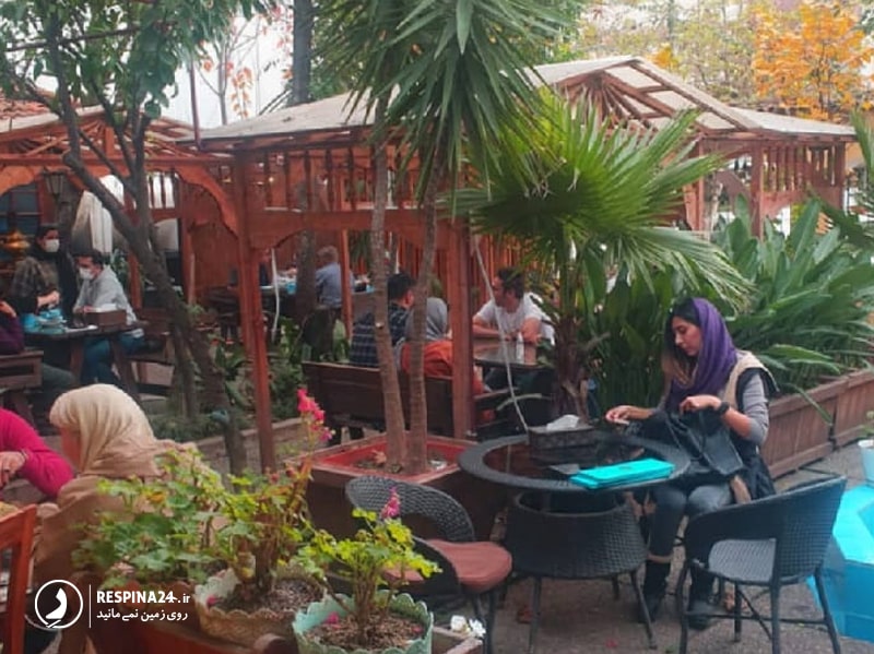 بخشی از داخل رستوران شورکولی شهر رشت