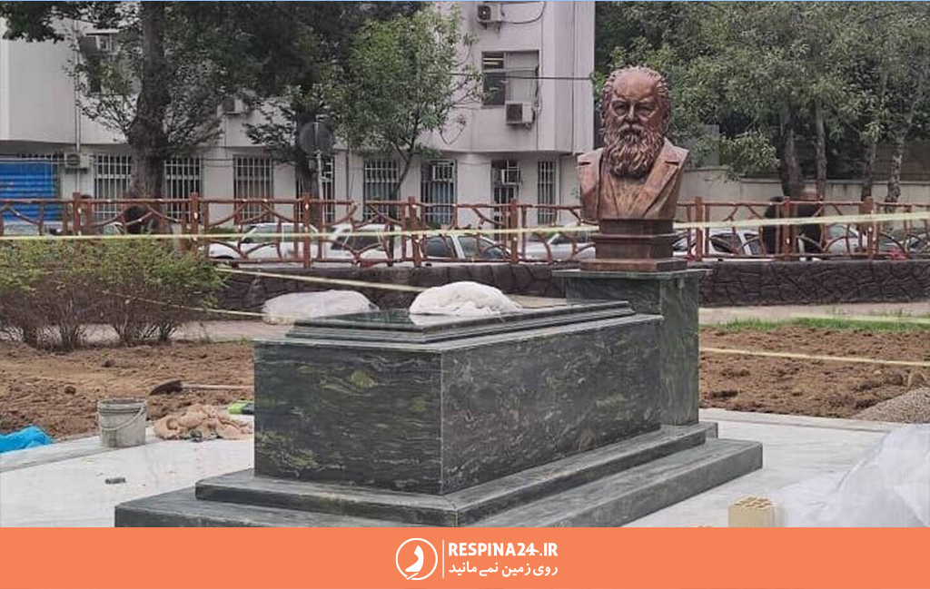 آرامگاه هوشنگ ابتهاج در باغ محتشم رشت