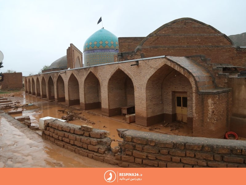 مسجد گنبد کبود کلات در هوای بارانی