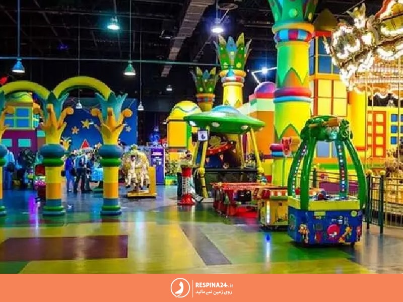 بازی های سرزمین عجایب که یکی از نزدیک ترین جاهای دیدنی به خانه وارونه مشهد است.