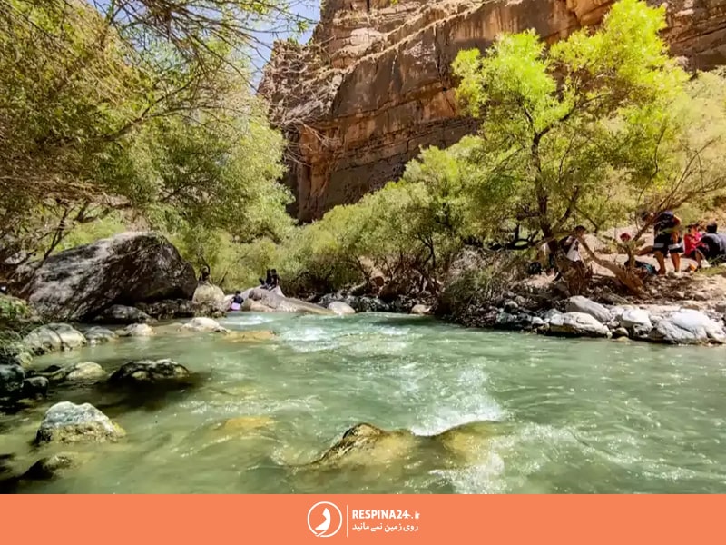 طبیعت آبشار قره سو کلات در فصل تابستان