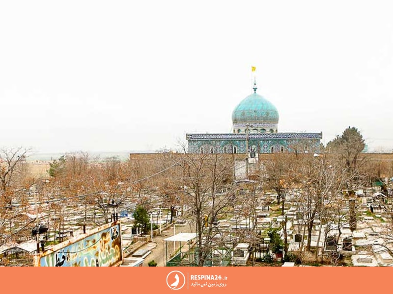 نمای دور آرامگاه خواجه اباصلت مشهد در فصل پاییز