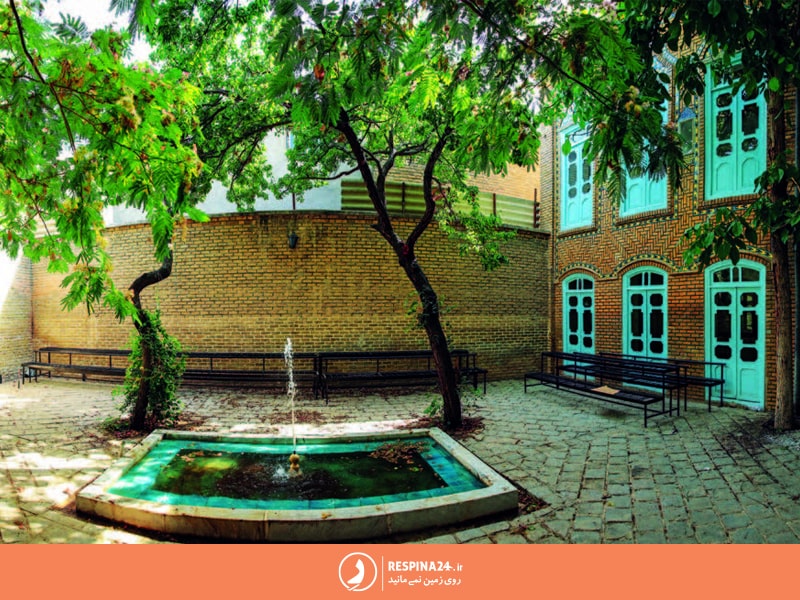 فضای حیاط خانه پیشه وران مشهد