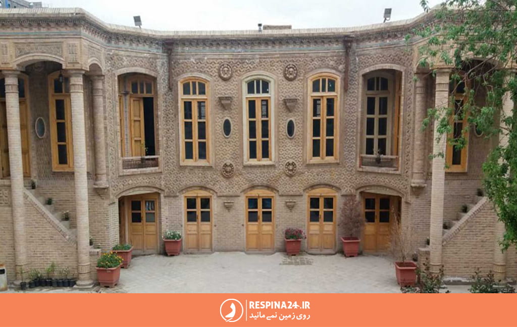 نمای نزدیک از خانه کرمانی مشهد 