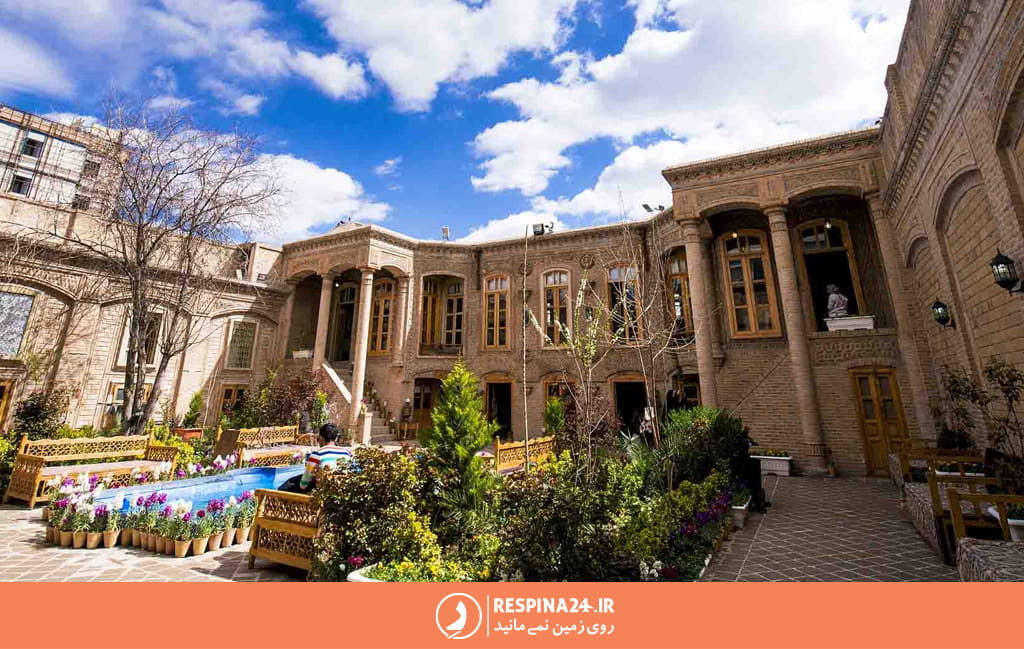 تصویر حیاط و ساختمان خانه اردکانی مشهد 