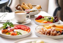 روم سرویس هتل شامل سرو صبحانه