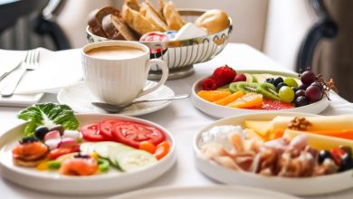 روم سرویس هتل شامل سرو صبحانه